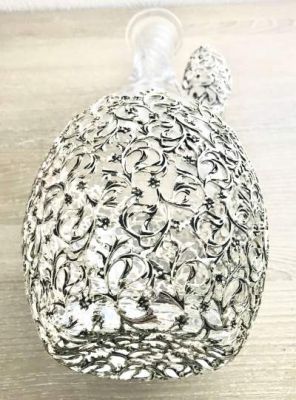 Gövde ve Topuzu Cam Üzerine Metal İşlemeli El Yapımı Özel Karaf - Antik Gümüş Kaplama