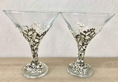 İki Adet Ayak ve Gövdesi Metal İşlemeli Martini Bardağı - Antik Gümüş Kaplama