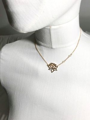 Swarovski Kristal Taşlı Lotus Çiçeği Kolye - Gold Kaplama